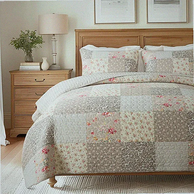 Cotswolds Patchwork Quilt Set - Queen, Floral Cream Farmhouse Bedding