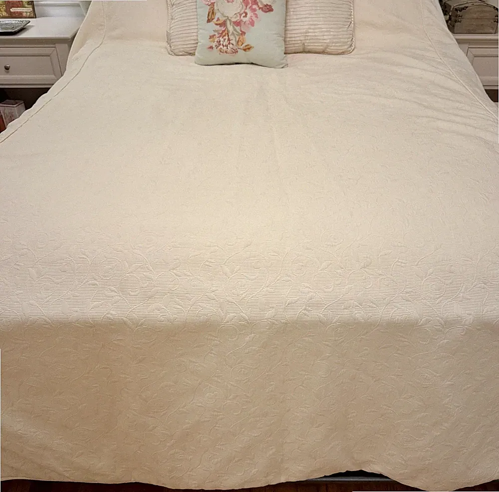 Luxury VTG Heavy Lined Matalesse Cream Hotel Style Scroll Bedspread Full/ XL / Q